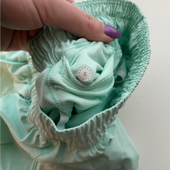 Lululemon Low Rise Running Shorts Seafoam Green - Size 6 - Picture 5 of 6